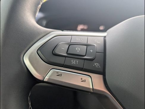 Certified 2023 Volkswagen Taos SE w/ Black Wheel Package image 13