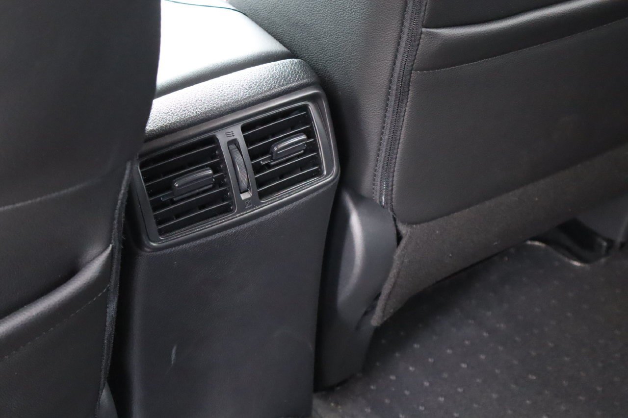 Used 2018 Nissan Rogue SL w/ Premium Package FWD image 19