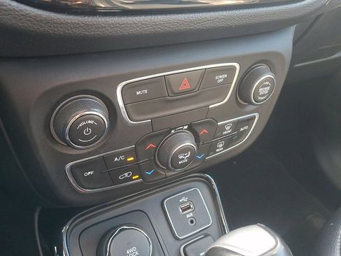 Used 2018 Jeep Compass Limited w/ Navigation Group AWD/4WD image 29