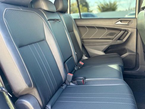 Used 2022 Volkswagen Tiguan SE R-Line image 17