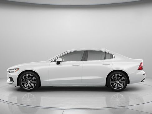 Used 2019 Volvo S60 T6 Momentum w/ Premium Package AWD/4WD image 2