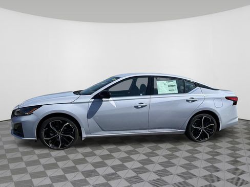 Certified 2025 Nissan Altima 2.5 SR FWD image 15