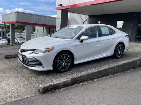 Certified 2024 Toyota Camry XLE w/ Cold Weather Package AWD/4WD image 4