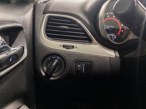 Used 2013 Dodge Journey SE image 22