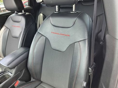 Used 2025 Jeep Compass Trailhawk AWD/4WD image 15