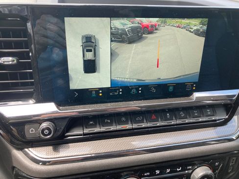 Used 2022 Chevrolet Silverado 1500 ZR2 w/ Technology Package image 21