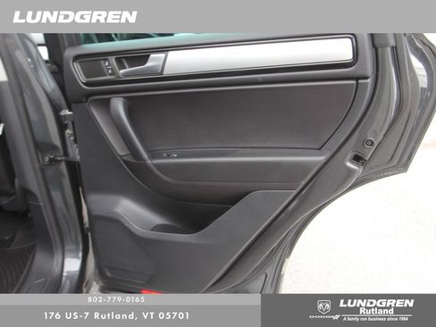 Used 2013 Volkswagen Touareg Sport AWD/4WD image 20