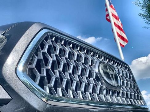 Used 2019 Toyota Tacoma TRD Sport AWD/4WD image 46