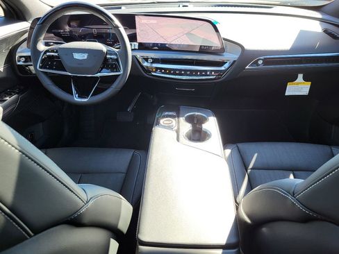 New 2026 Cadillac Lyriq Luxury image 2