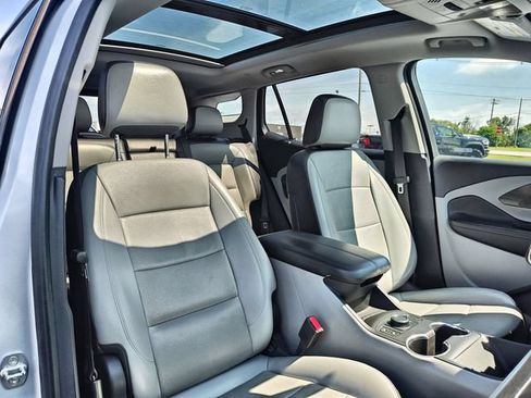 Used 2022 GMC Terrain SLT w/ Infotainment Package II AWD/4WD image 25