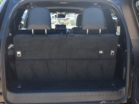 Used 2023 Lexus GX 460 Luxury w/ Sport Design Package AWD/4WD image 18