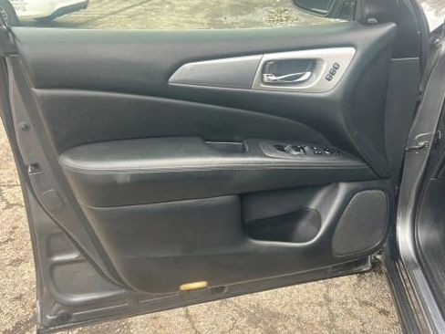 Used 2018 Nissan Pathfinder SL w/ SL Premium Package image 9