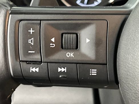 Used 2024 Nissan Pathfinder SV FWD image 48