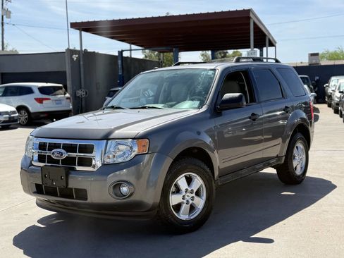Used 2010 Ford Escape XLT image 1