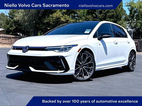 Used 2025 Volkswagen Golf AWD/4WD image 1