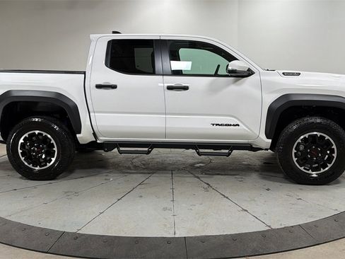 Certified 2025 Toyota Tacoma TRD Off-Road image 6