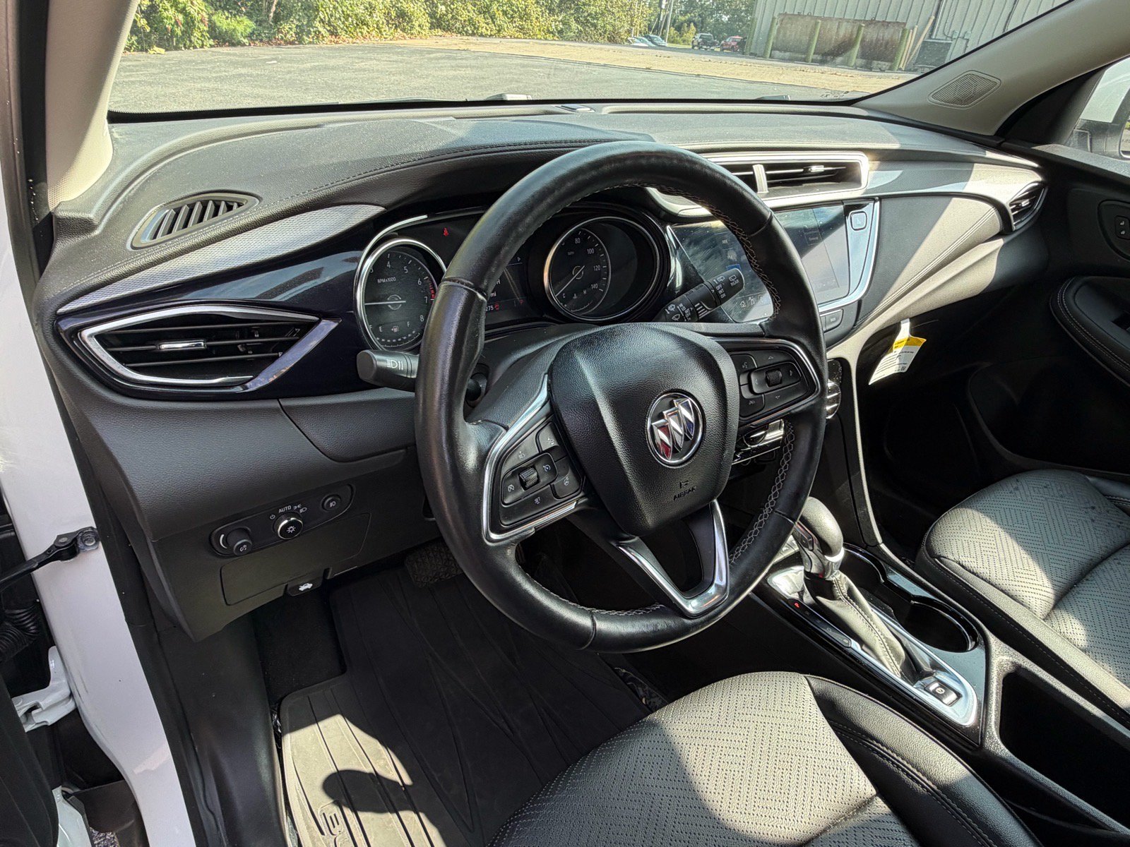 Used 2023 Buick Encore GX Essence w/ Experience Buick Package FWD image 31