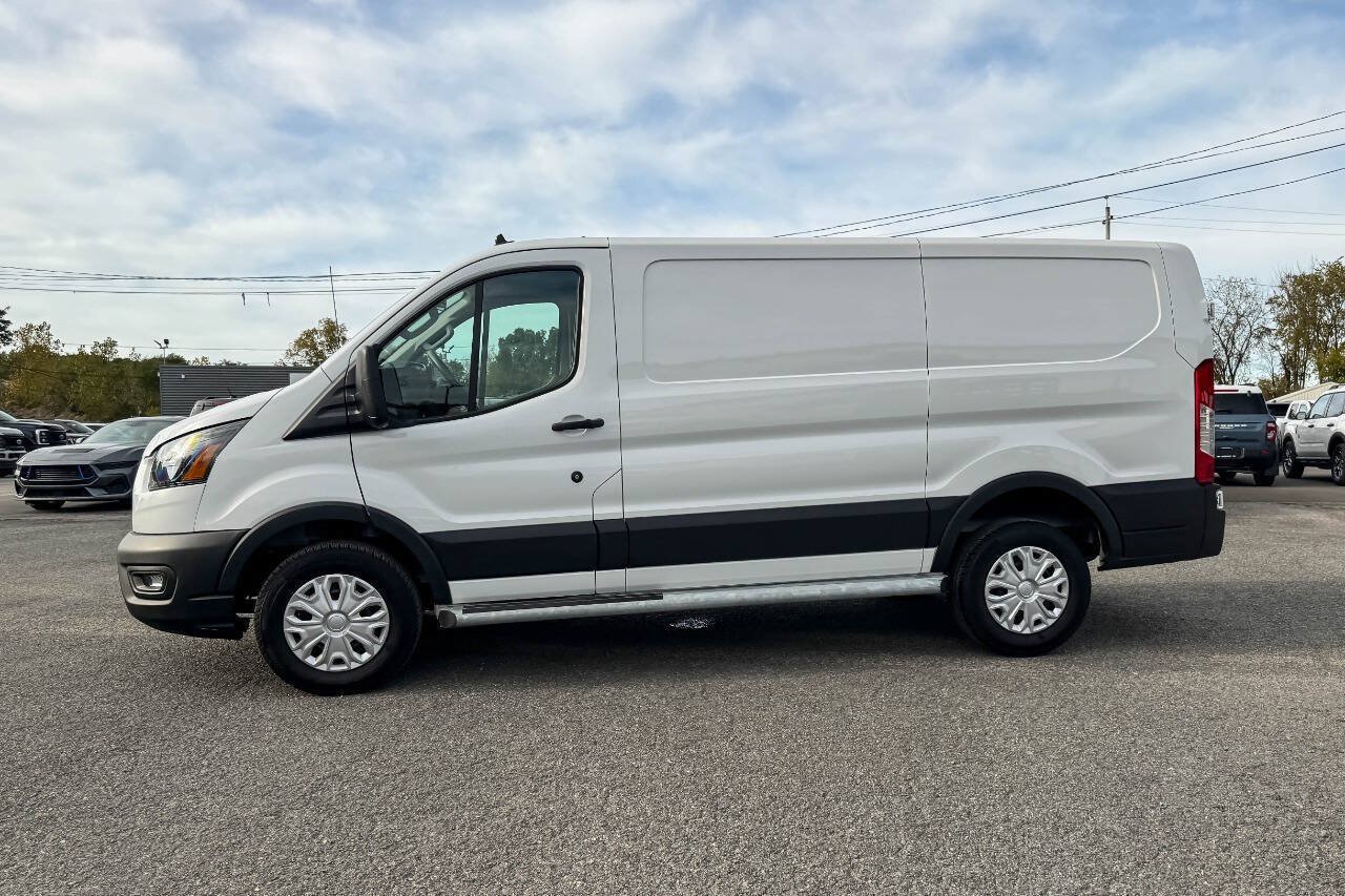 Used 2025 Ford Transit 250 Low Roof RWD image 6