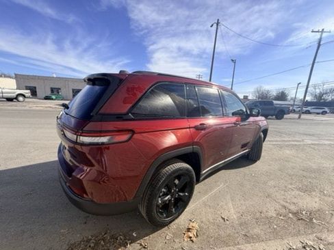 New 2025 Jeep Grand Cherokee Limited w/ Luxury Tech Group II AWD/4WD image 4