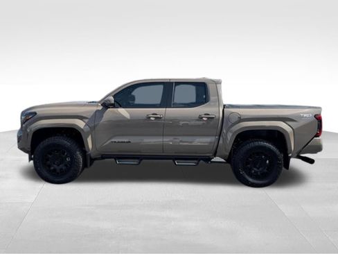 Used 2026 Toyota Tacoma TRD Sport AWD/4WD image 2