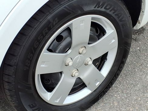 Used 2011 Chevrolet Aveo LT FWD image 10