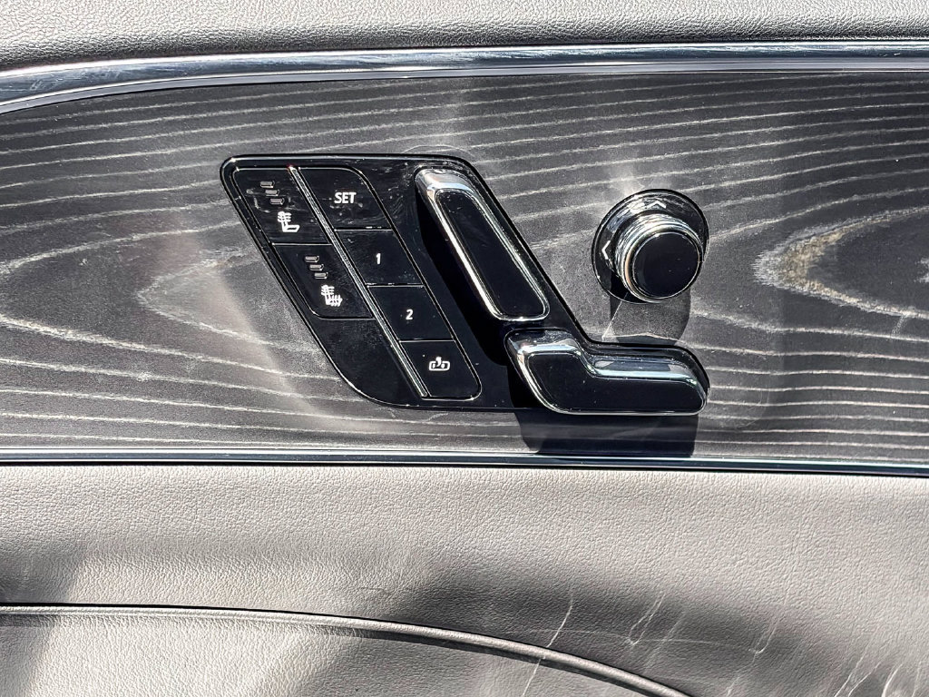 Used 2025 Cadillac Lyriq Luxury AWD/4WD image 38