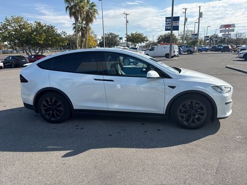 Used 2024 Tesla Model X Base image 5