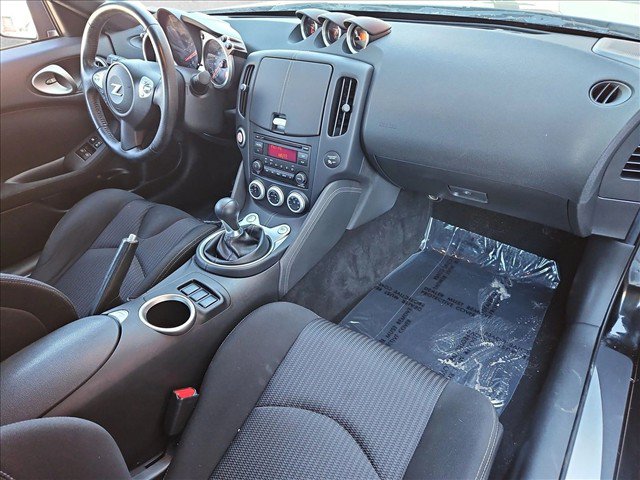 Used 2015 Nissan 370Z Coupe RWD image 25