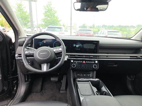 Used 2025 Hyundai Tucson Limited AWD/4WD image 9