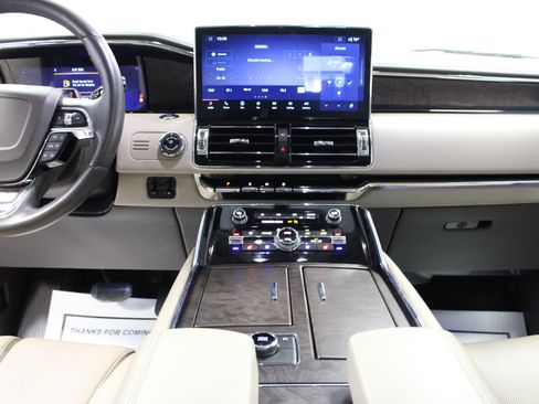 Used 2024 Lincoln Navigator Reserve AWD/4WD image 19