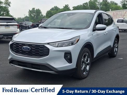 Certified 2025 Ford Escape ST-Line Select AWD/4WD image 4