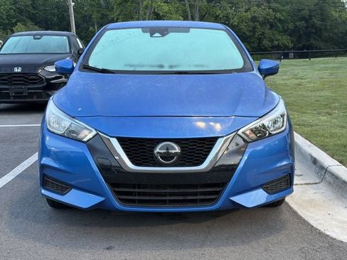Used 2021 Nissan Versa SV FWD image 2