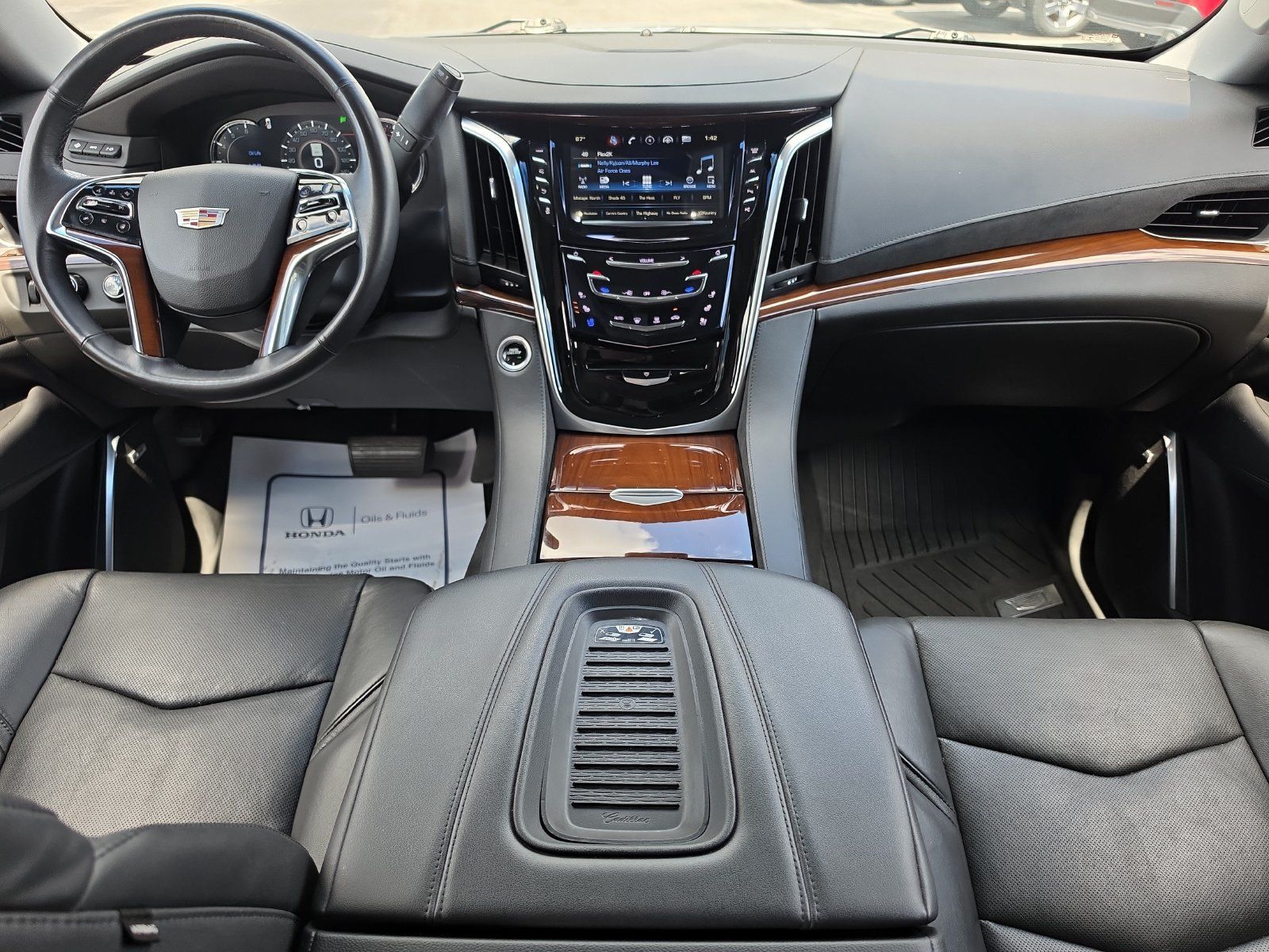 Used 2020 Cadillac Escalade Luxury w/ LPO, Radiant Package AWD/4WD image 9