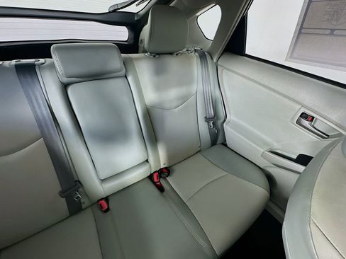 Used 2014 Toyota Prius Four image 14