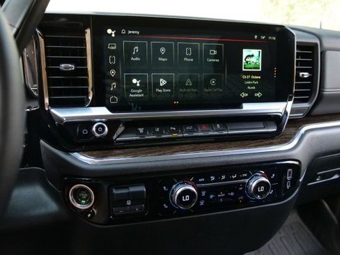 Used 2024 GMC Sierra 3500 SLE w/ SLE Convenience Package image 9