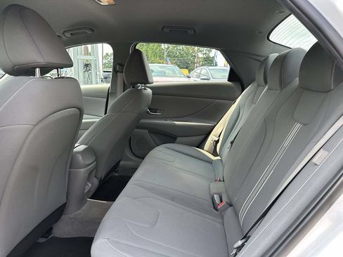 Used 2024 Hyundai Elantra SEL FWD image 18