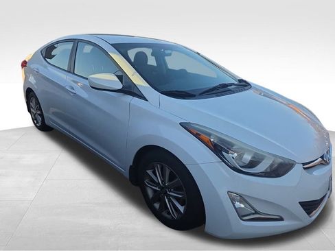 Used 2015 Hyundai Elantra SE w/ Option Group 02 image 2