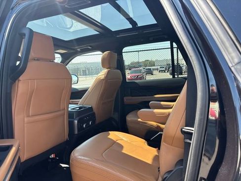 Certified 2024 Ford Expedition Max Platinum image 3