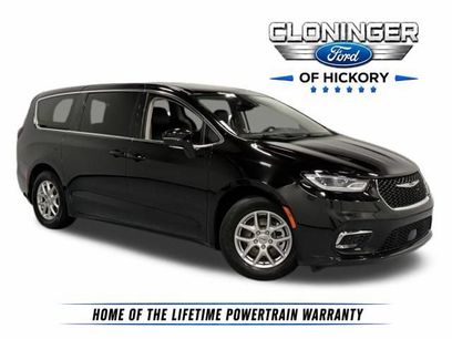Used 2024 Chrysler Pacifica Touring-L