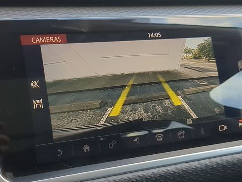 Used 2019 Land Rover Range Rover Velar S image 30