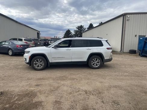 Used 2024 Jeep Grand Cherokee L Limited w/ Luxury Tech Group II image 3