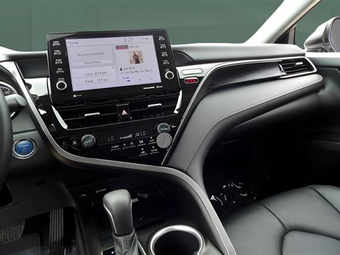 Used 2024 Toyota Camry XLE image 18