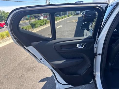 Certified 2025 Volvo XC40 B5 Plus AWD/4WD image 16