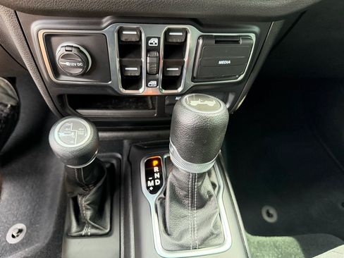Used 2024 Jeep Wrangler Unlimited w/ Convenience Group AWD/4WD image 23