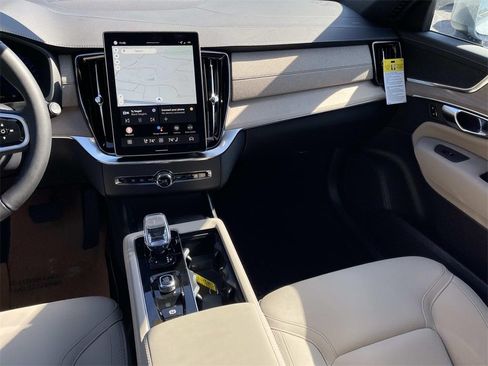Certified 2026 Volvo XC90 B5 Core AWD/4WD image 15