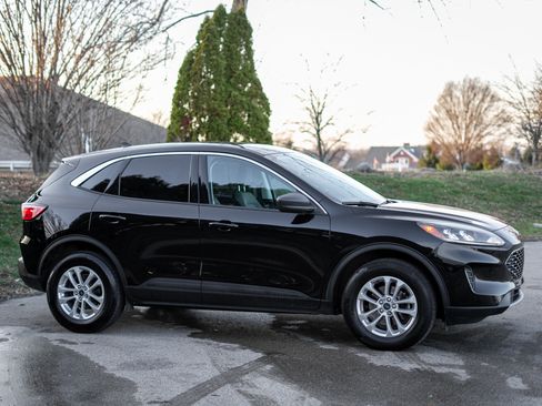 Certified 2022 Ford Escape SE w/ Cold Weather Package image 4