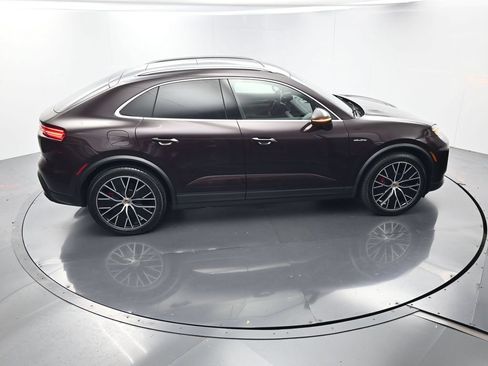 Certified 2025 Porsche Macan 4S Electric AWD/4WD image 42