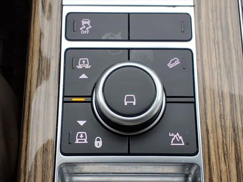 Used 2019 Land Rover Range Rover HSE image 18