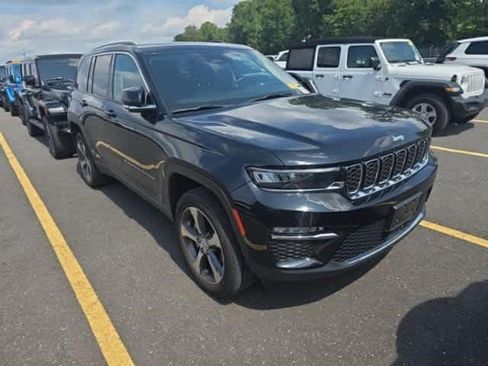 Used 2023 Jeep Grand Cherokee Limited AWD/4WD image 2