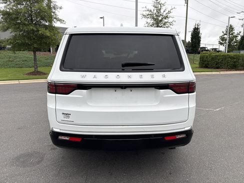 Used 2023 Jeep Wagoneer 4WD w/ Premium Group I image 8
